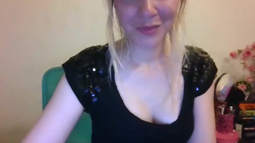 Mia's Live Webcam
