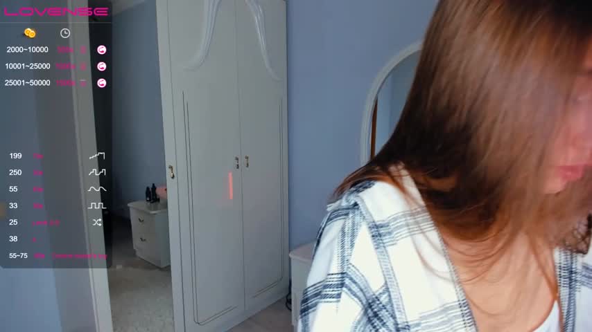 Hi, boys! I'm Stephanie! I lost count of what day it is! :D But I'm glad I'm with you!'s Live Webcam